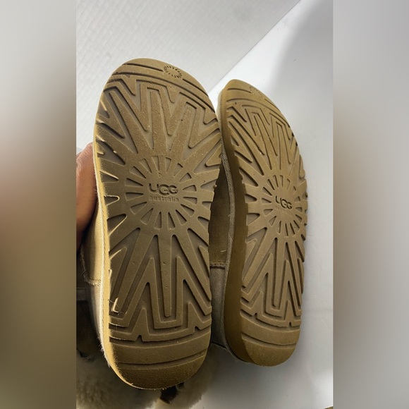 Ugg Pre-Owned Women's Bailey Button I| Sand Boots size 7 - Picture 8 of 9